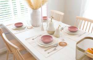White,And,Purple,Plate,Setting,On,Dinning,Table,At,Home.