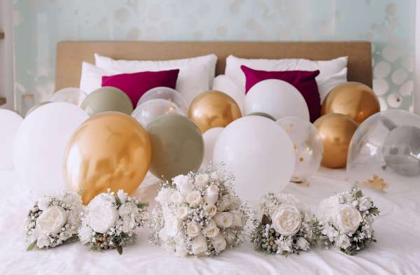 Bride's,Bouquet,Of,White,Flowers,And,Bridesmaids',Bouquets,On,The